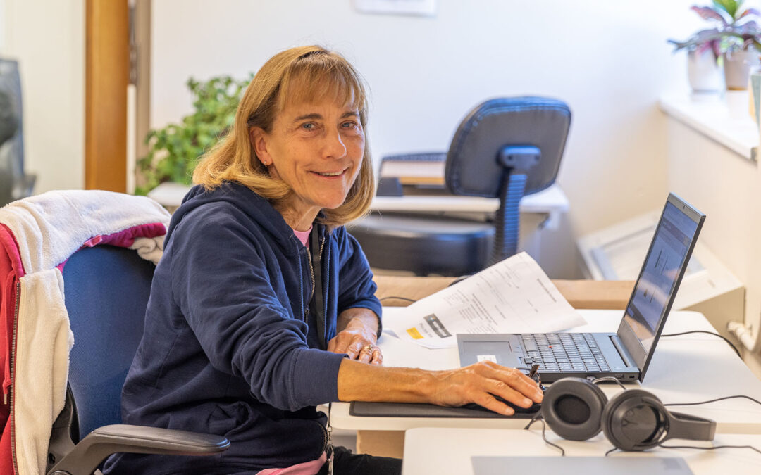Laura’s Home Resource Center Volunteer